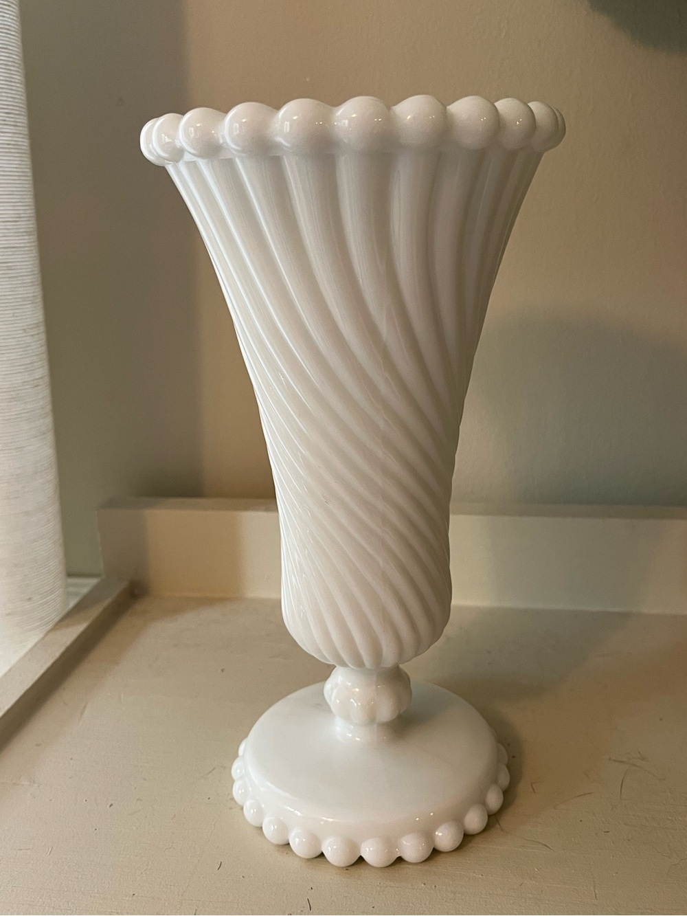 Vintage WESTMORELAND Vase Swirl and Ball Pattern Flared Milk Glass Pedestal Vase - Picture 13 of 13